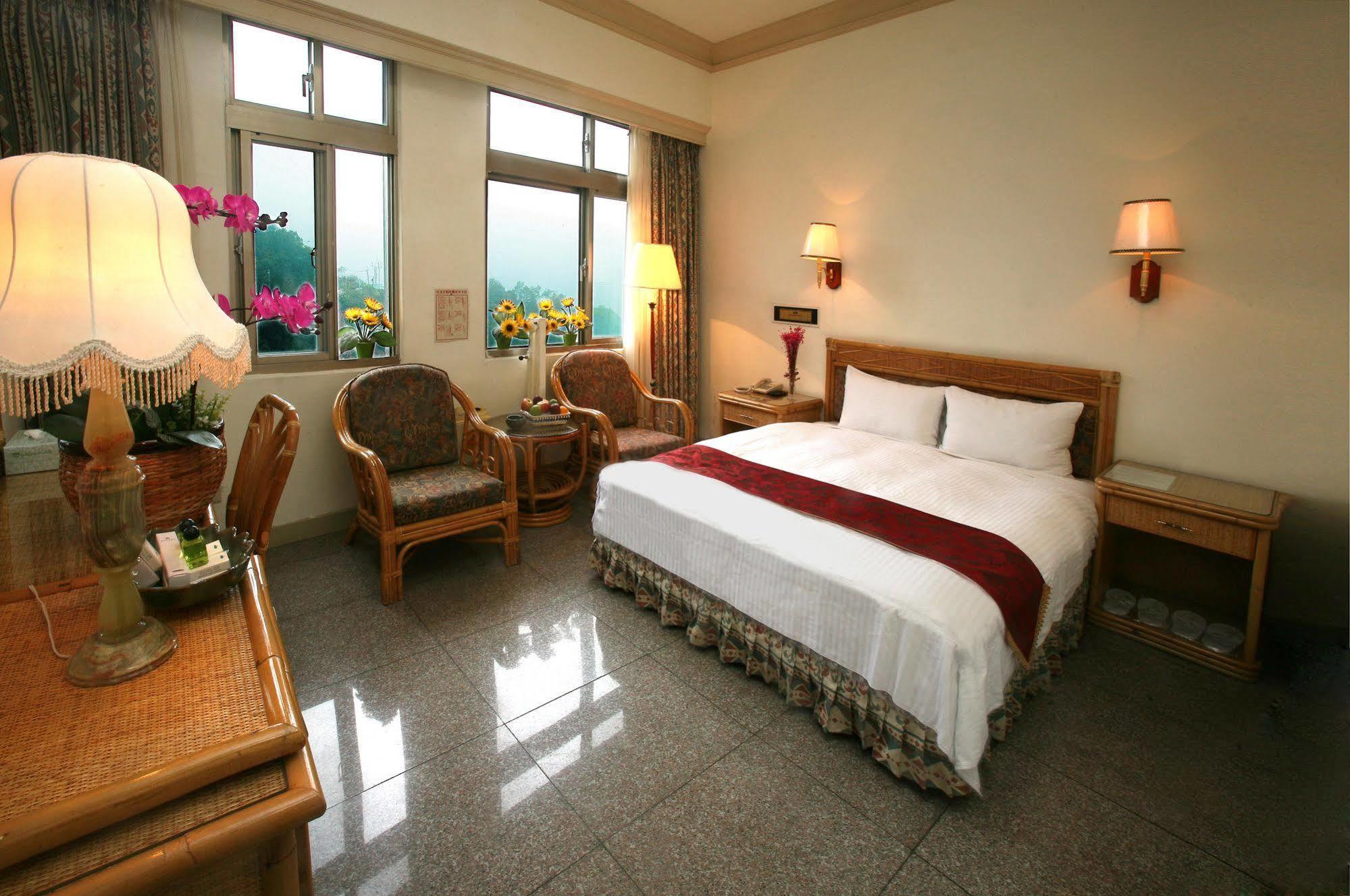 Dongpo Ti Lun Hotel Xinyi Εξωτερικό φωτογραφία